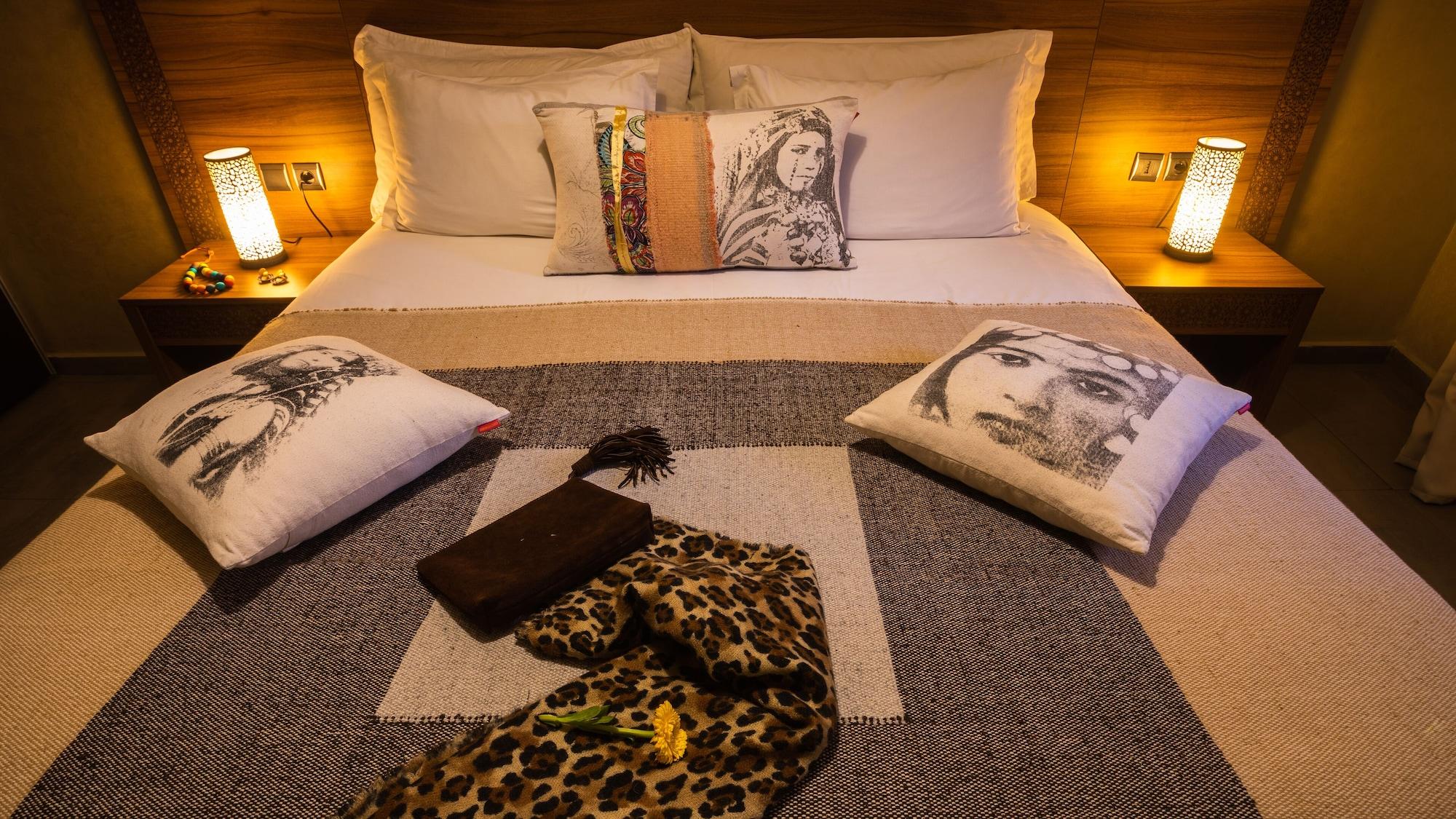 Dellarosa Boutique And 4*