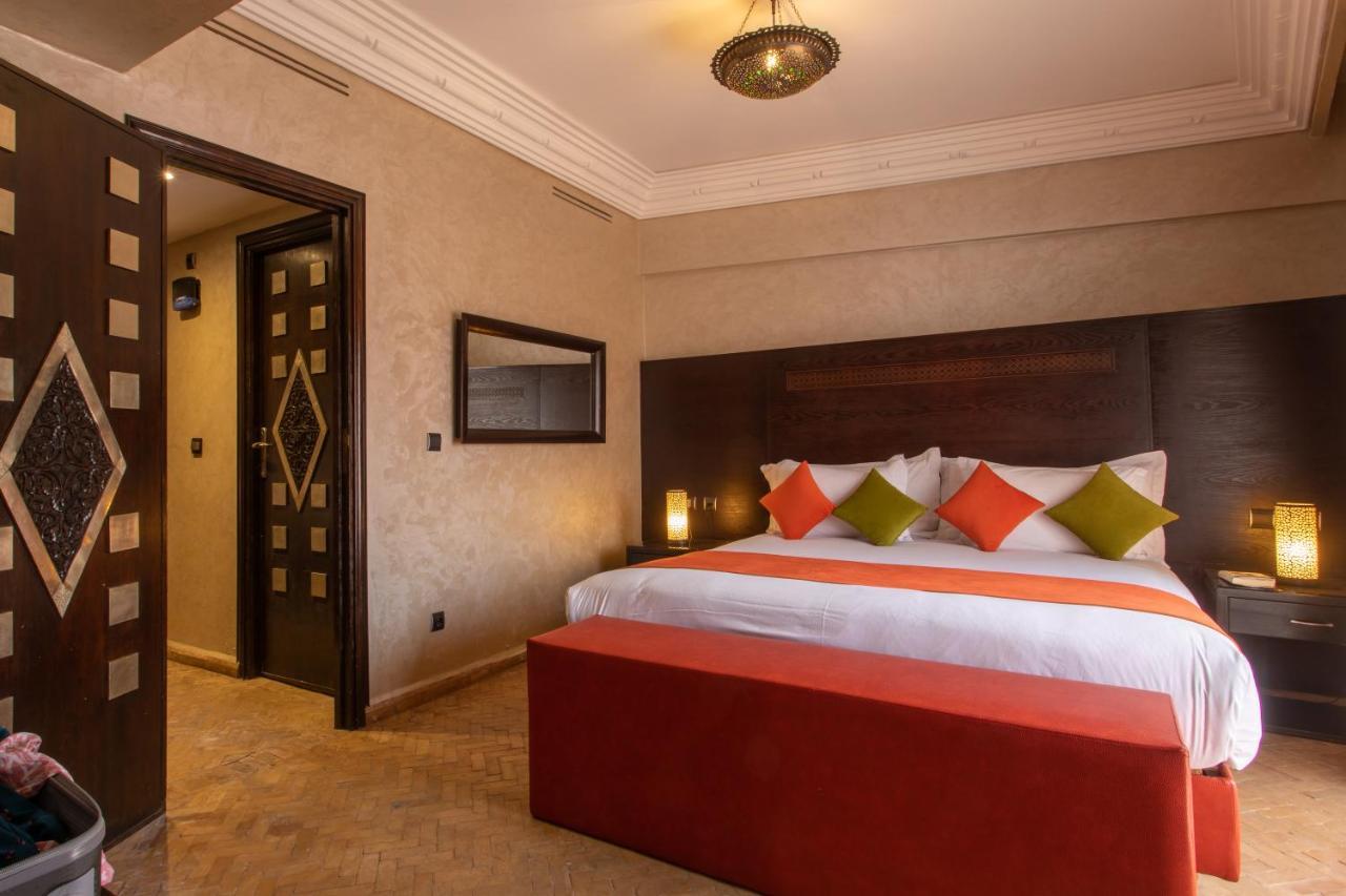 Dellarosa Boutique And 4*